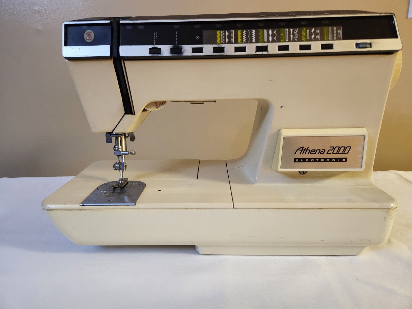 Singer Athena 2000 Sewing Machine Electronic Untested. (Read Description)