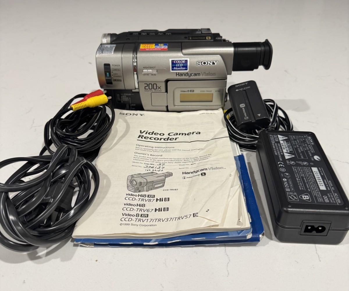 Sony Handycam CCD-TRV37 Video8 Analog Camcorder Hi-8 8mm Video8 Video Transfer