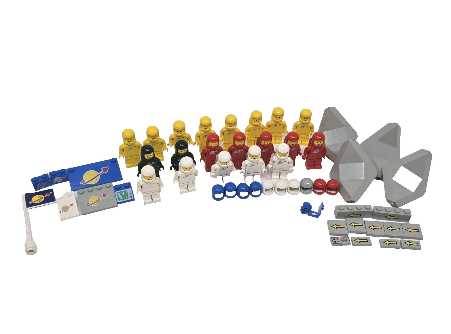 Lego Classic Space Vintage Lot Of 20 Minifigures Plus Extras & Parts