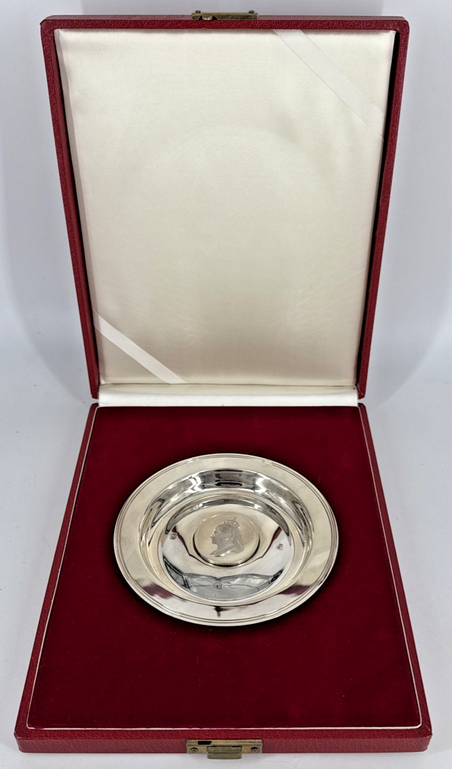 Sterling Silver Dish - The Armorial Bearings of Queen Victoria Ltd Ed - 131 Gram