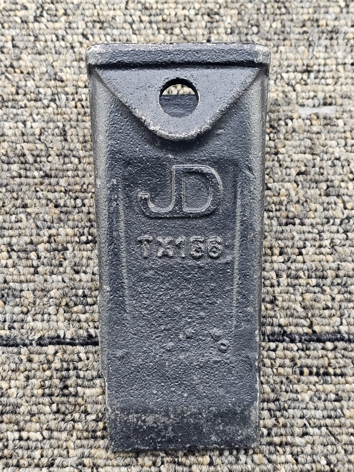 JOHN DEERE TX156: Hensley-Style Top-Mount Standard Bucket Tooth Fits T230X156