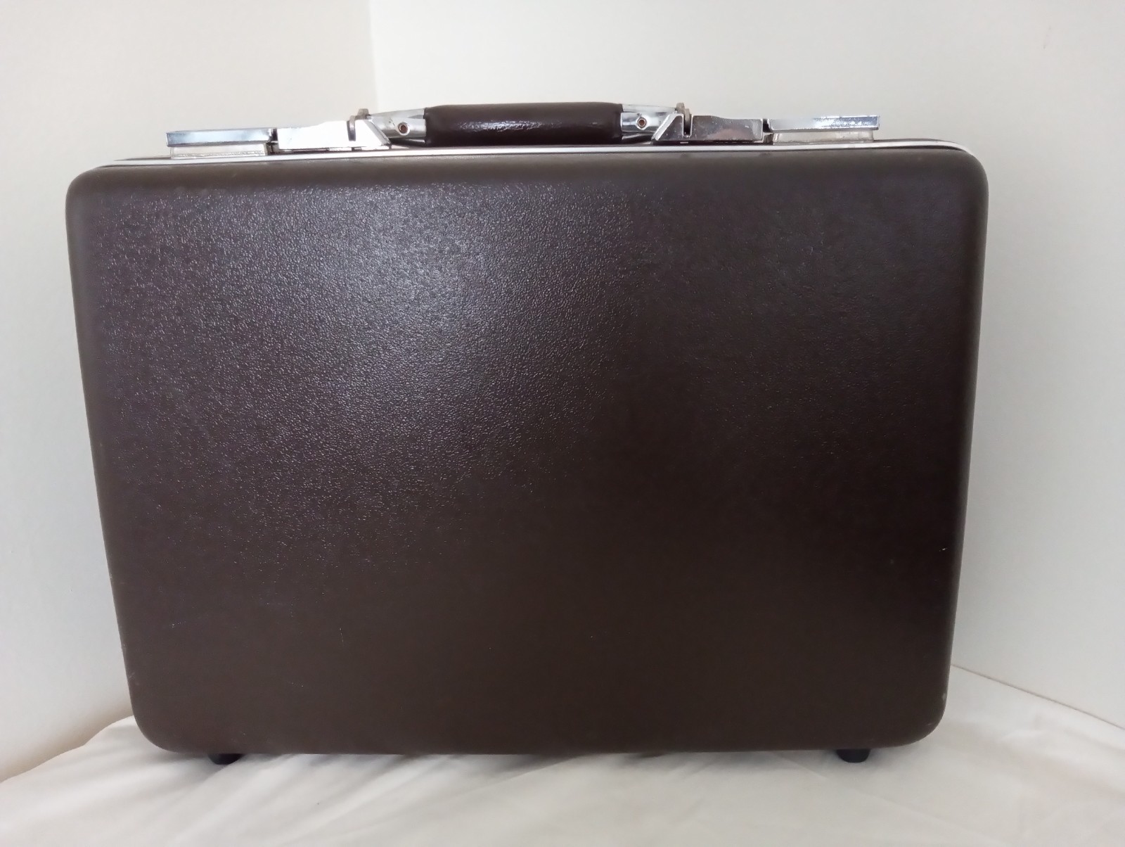 American Tourister Vintage Brown Hard Shell Briefcase / Document Case 18x13