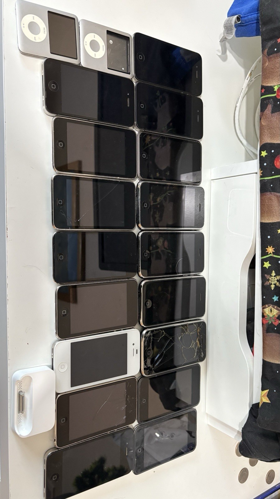 Iphone And Ipod Lot Plus Parts And Scrap.