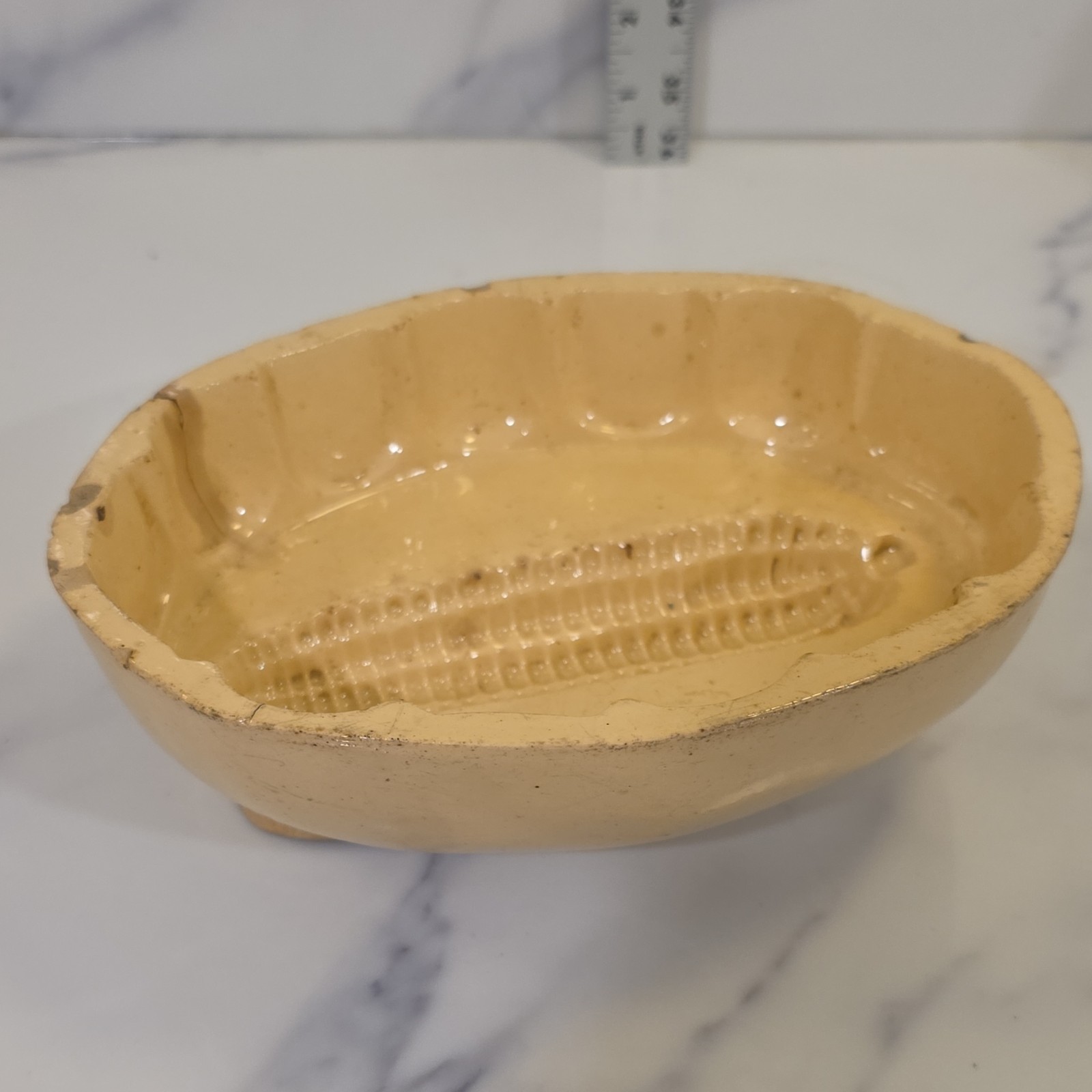 Yellowware corn sgaped pudding mold