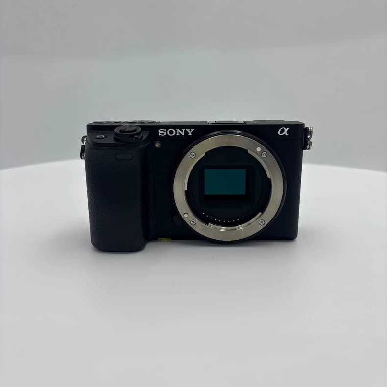 Sony A6300 24.2MP 8x Digital Zoom  Mirrorless Camera (Body Only) English -90%New