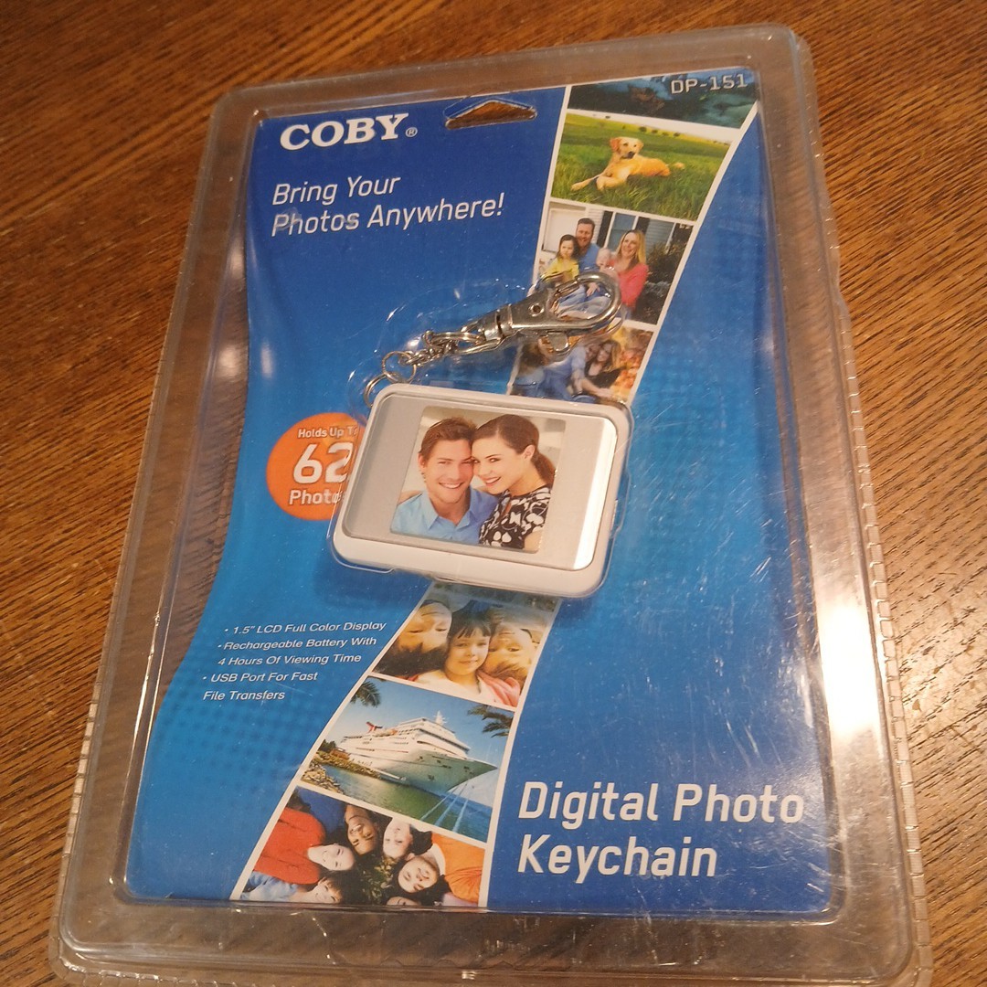 COBY DP-151 1.5" Digital LCD Picture Keychain Holds 62 Photos File Transfer New