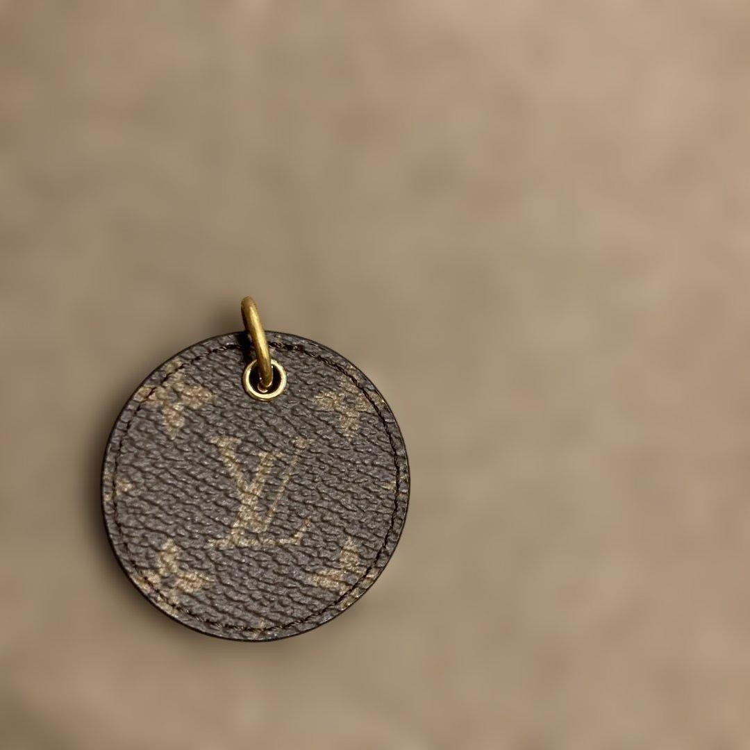 LOUIS VUITTON Monogram Keyholder Monogram Pattern