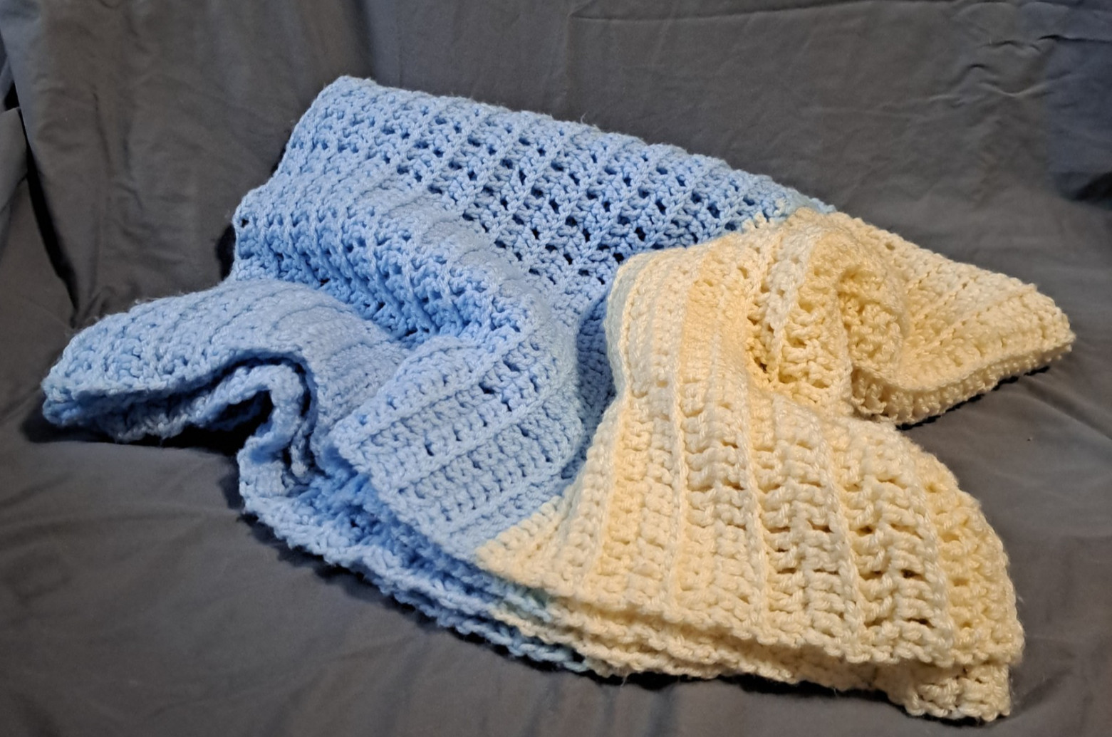 BEAUTIFUL CROCHET BABY BLANKET/AFGHAN SOFT BLUE/WHITE STRIPE 42x46