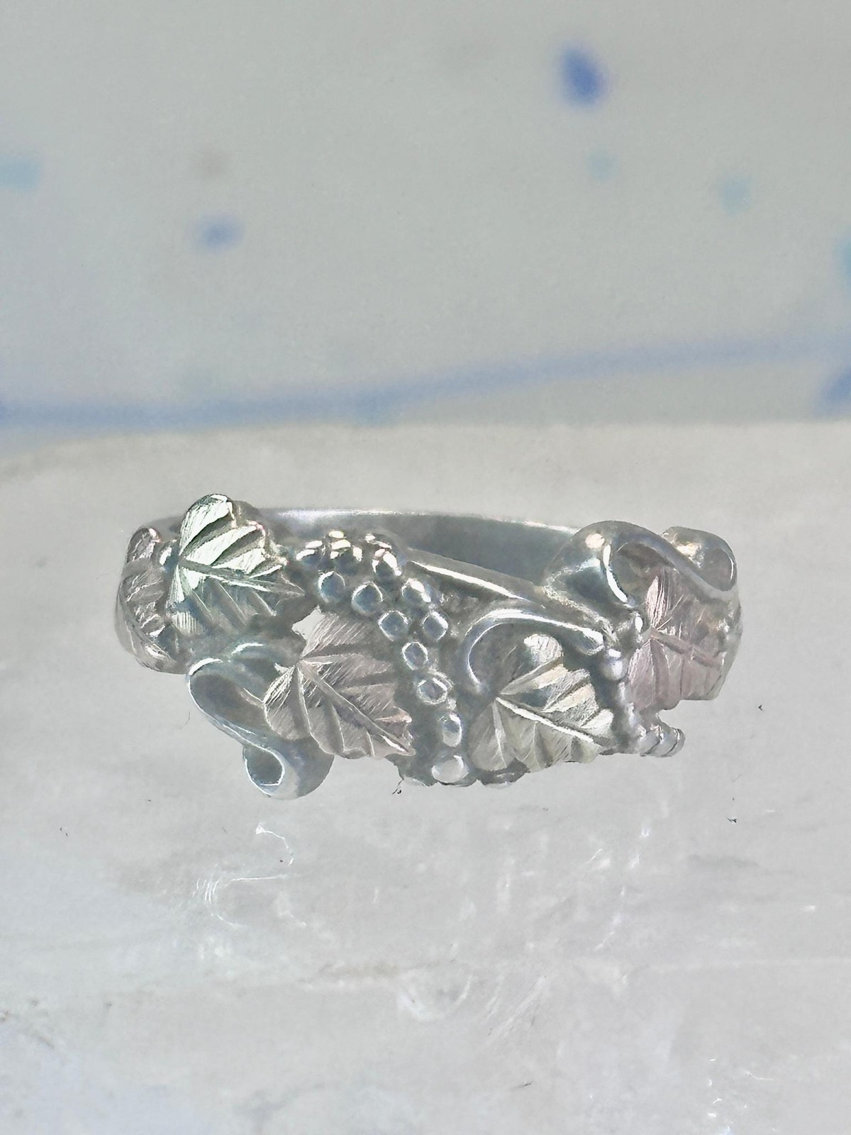 Black Hills Gold ring leaves band floral size 7 sterling silver women