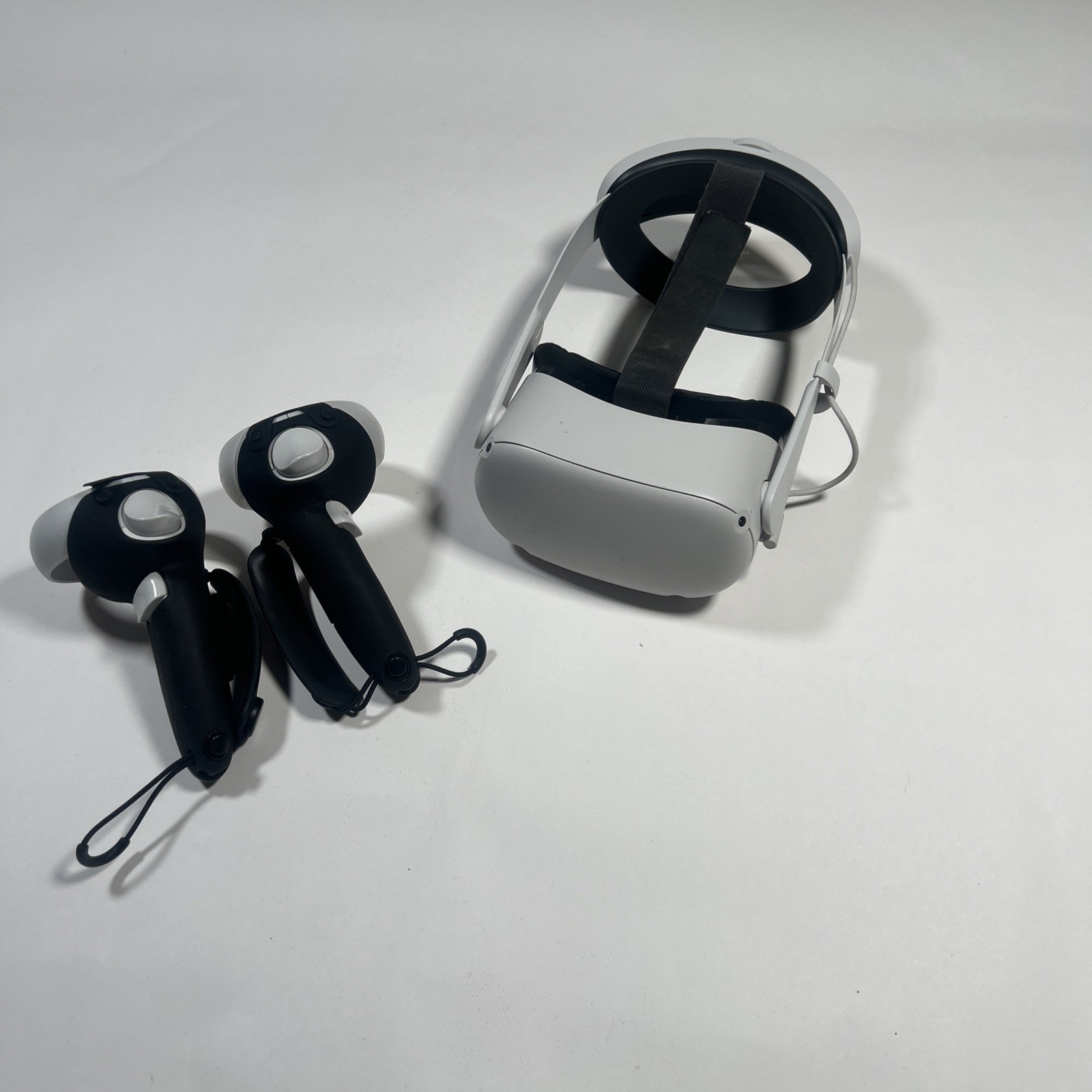 Meta Quest 2 128GB Standalone VR Headset w/ Battery Headstrap Bundle READ