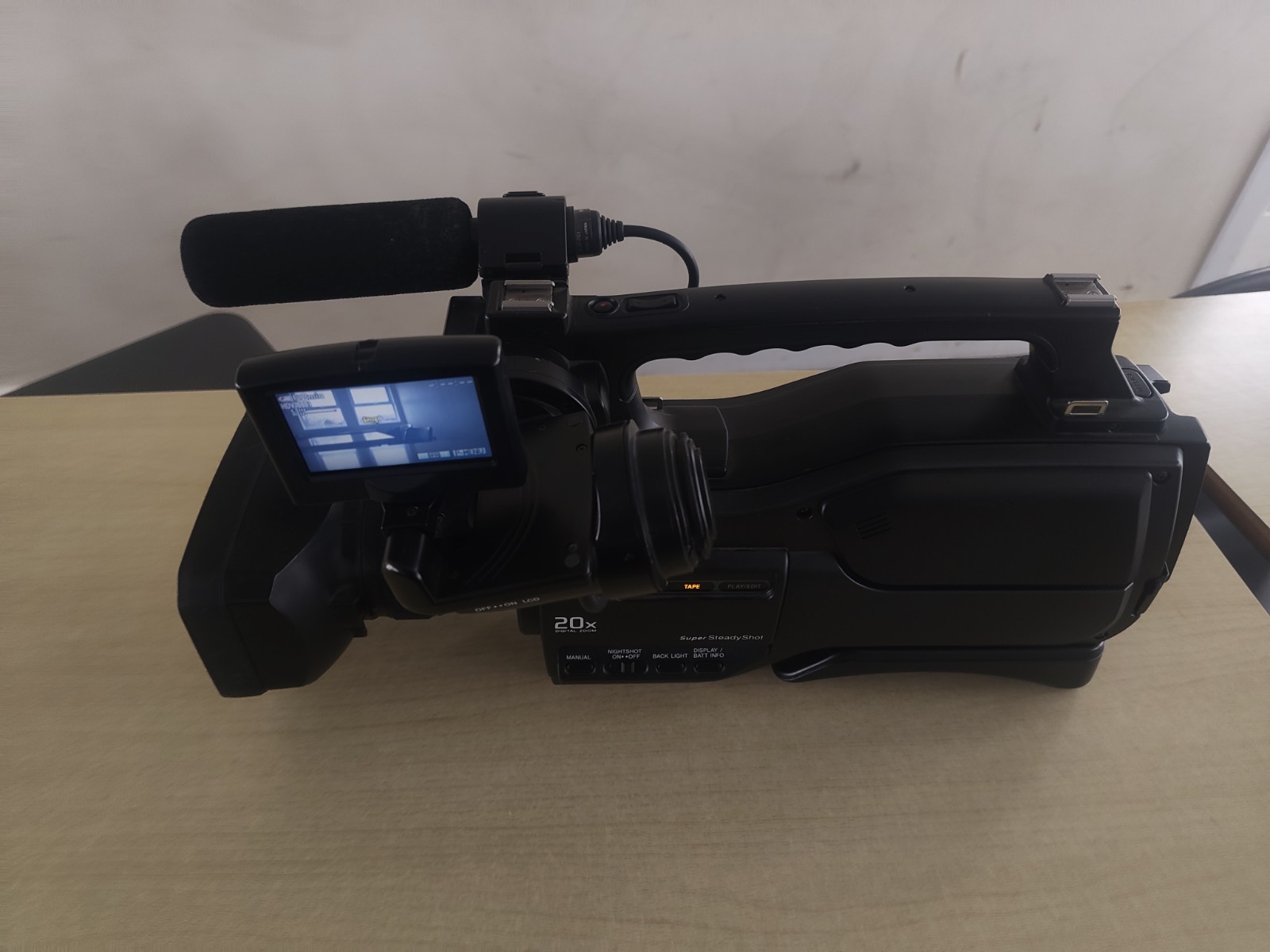 Sony HVR-HD1000E  camcorder 6.1MP CMOS Full HD shoulder held camcorder