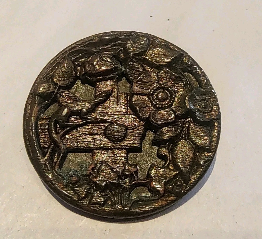Antique Large Victorian Brass Picture Button - Lizard in Garden