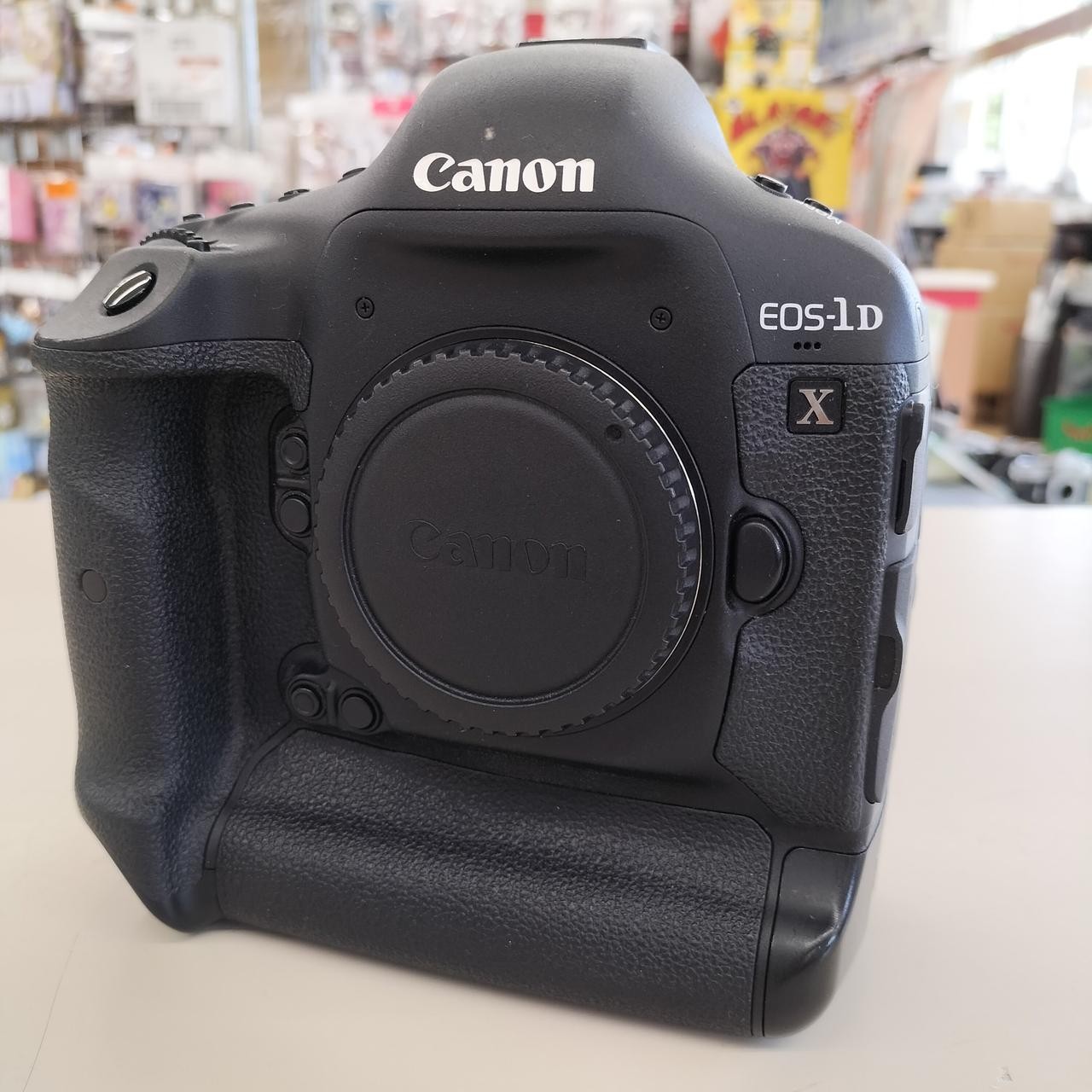 Canon EOS-1DX DSLR 18.1MP Full-Frame Used with Battery & Charger From Japan