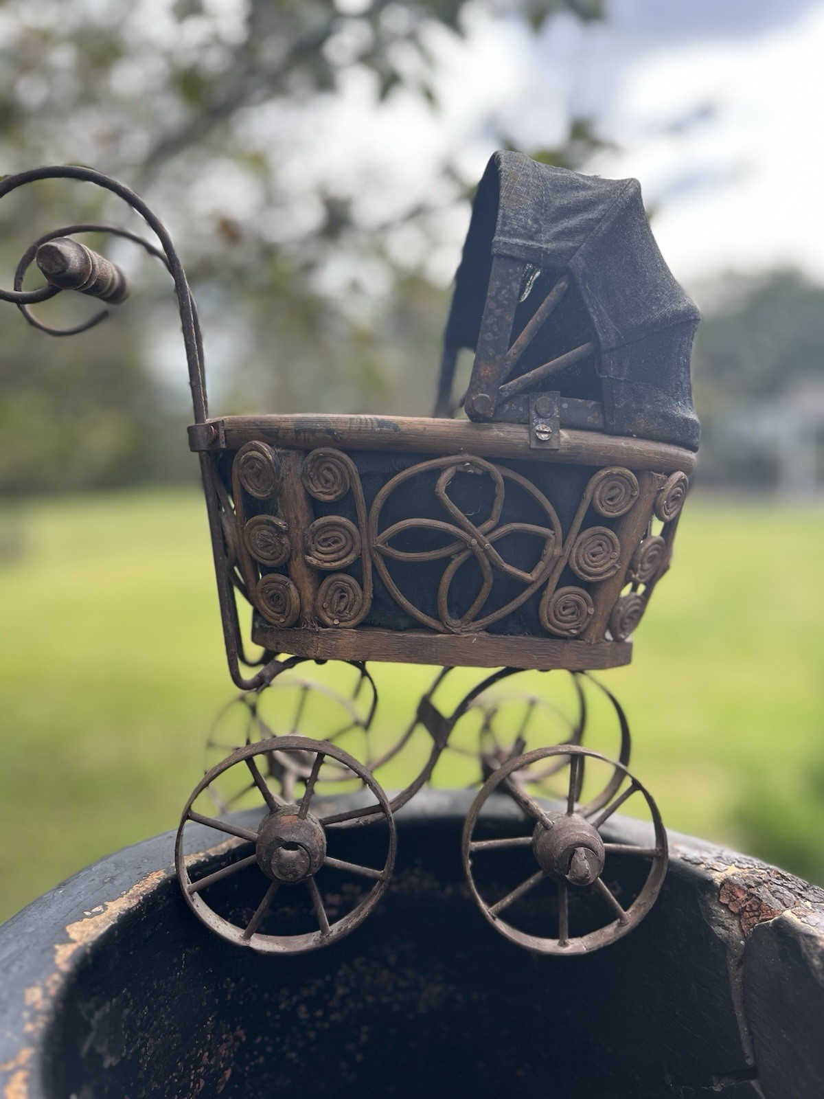 VTG Victorian Wicker Rattan Baby Doll Carriage Stroller Pram Buggy Decor