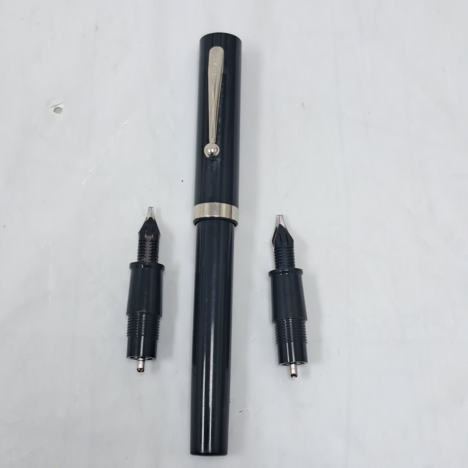 VINTAGE SHEAFFER BLACK FOUNTAIN PEN WITH ITALIC F ITALIC N AND ITALIC B NIB