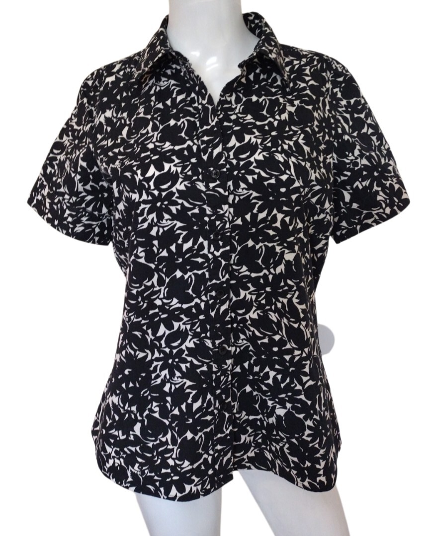 Ann Taylor Blouse Women's 10 Black & White Floral Button Up Short Sleeves Office