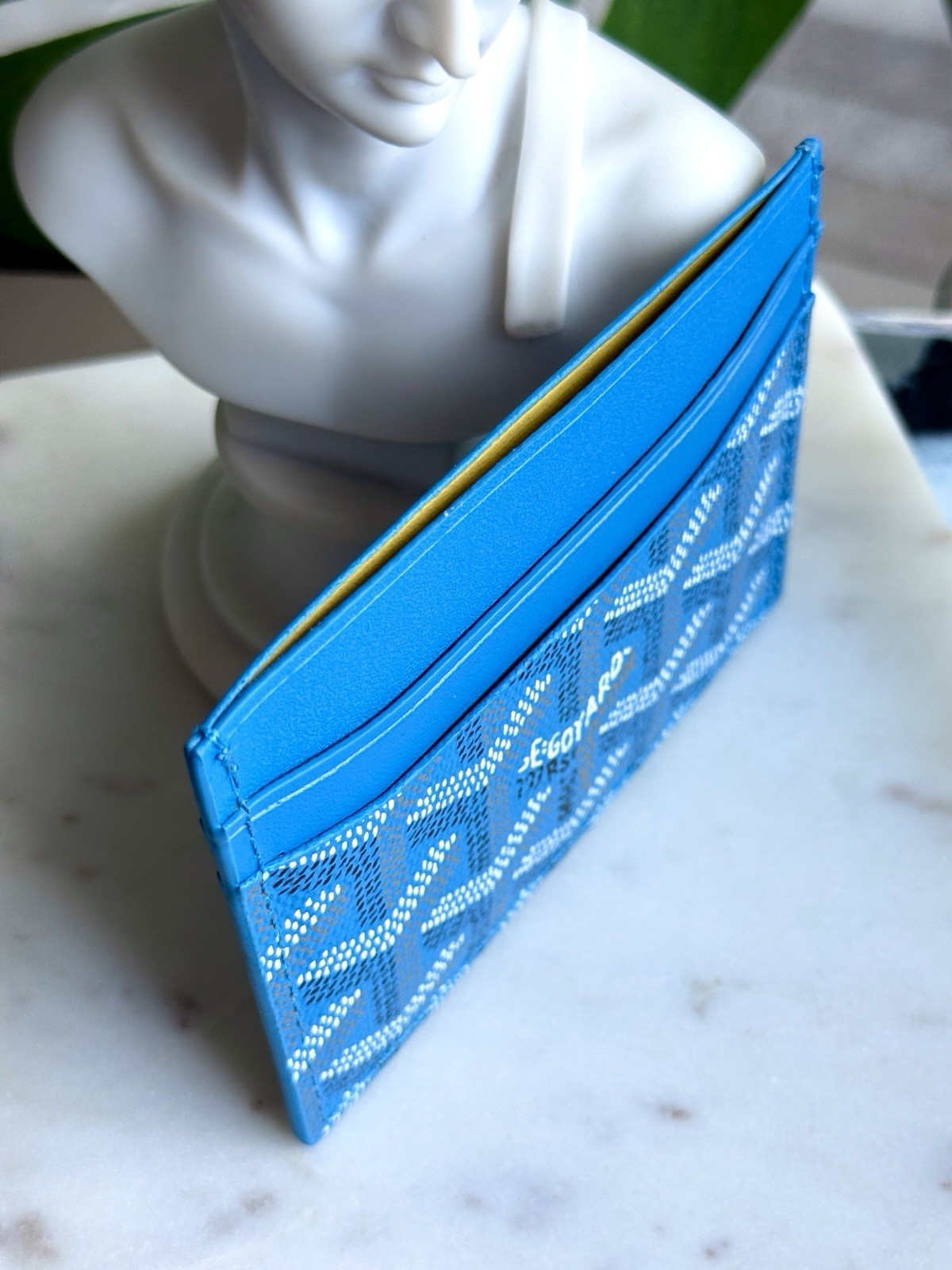 Prop Go-yard Style Classic Blue Card Holder