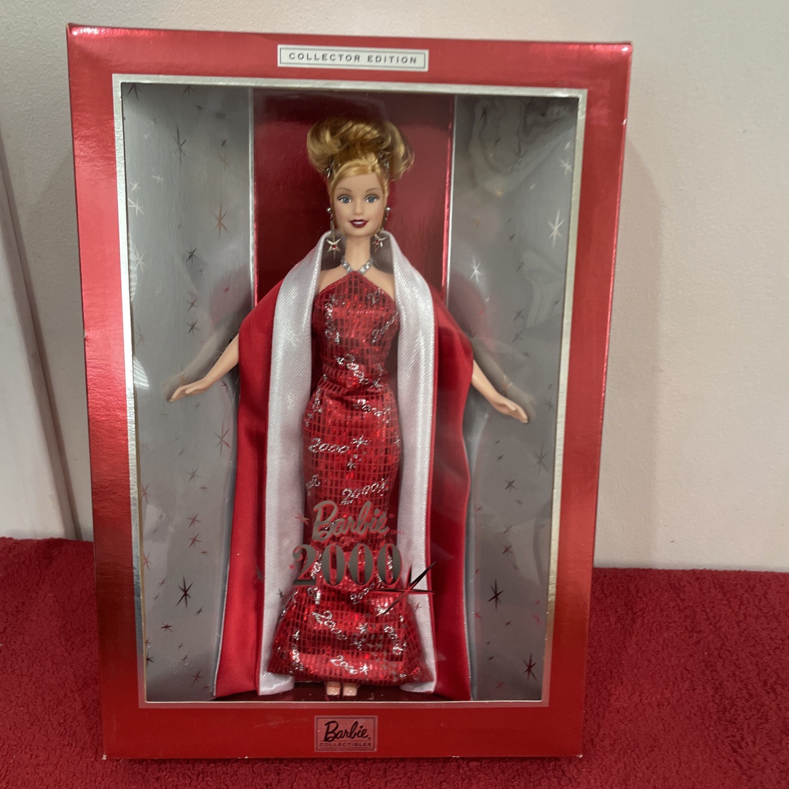 2000 Barbie Doll Collector Edition Red Gown Sparkly Dress in Box