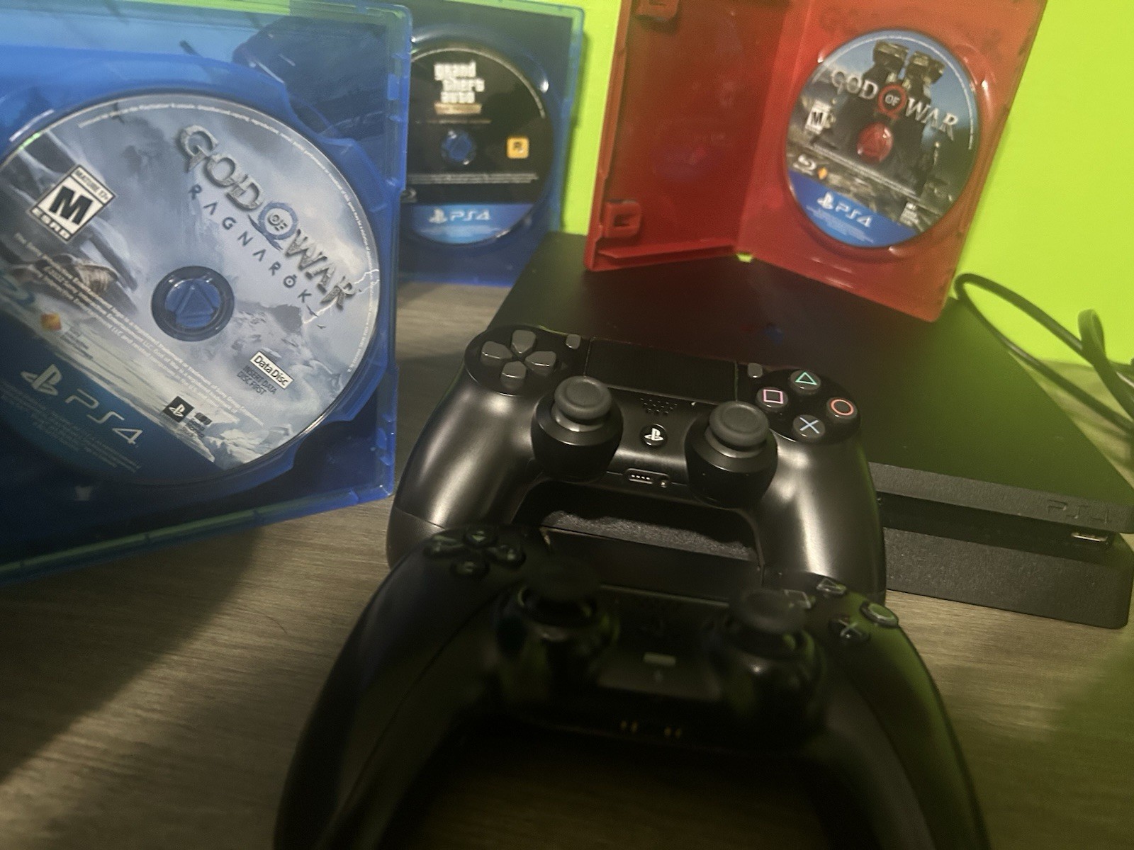  PS4 Console 2 Controllers Games: God of War, Ragnarok god of war, GTA Trilogy