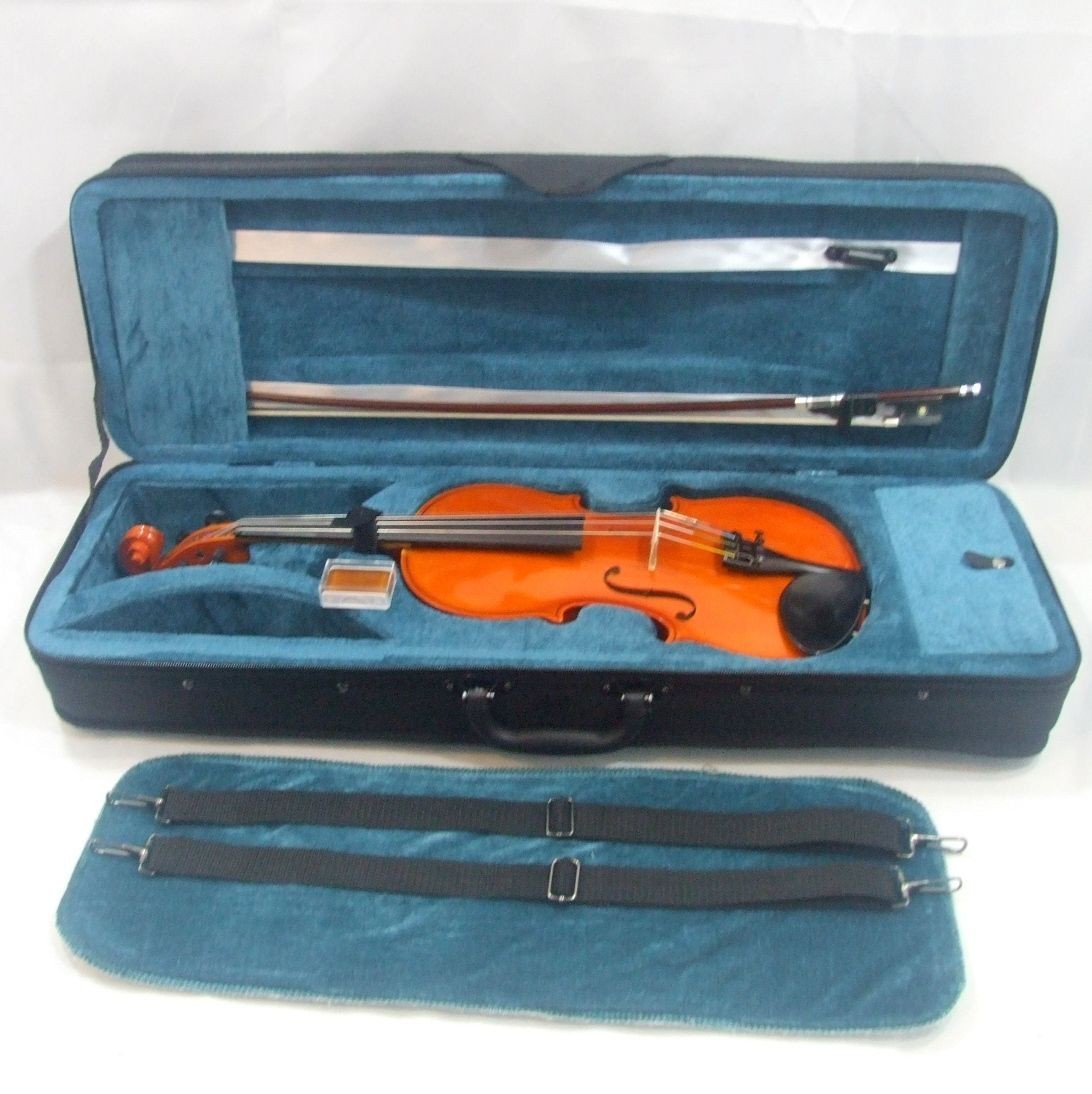Made in Eastern Europe 1/2 fraction Czech made violin unused bow beautiful set