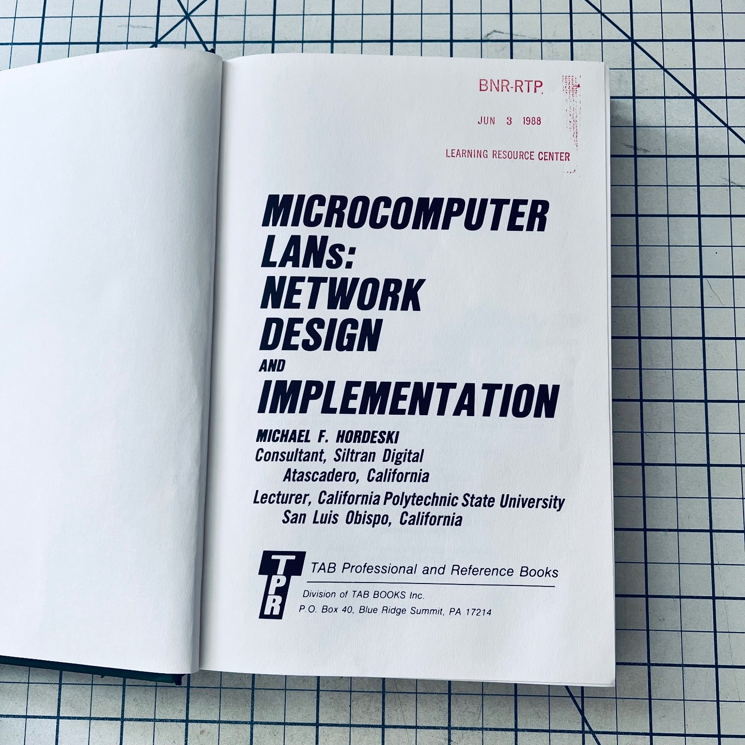 Microcomputer LANs Network Design & Implementation Book 1987 Vintage Computing