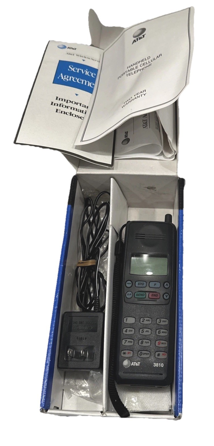 VTG AT&T Portable Cellular 3810 Cell Phone w/charger & Box Powers On & Charges