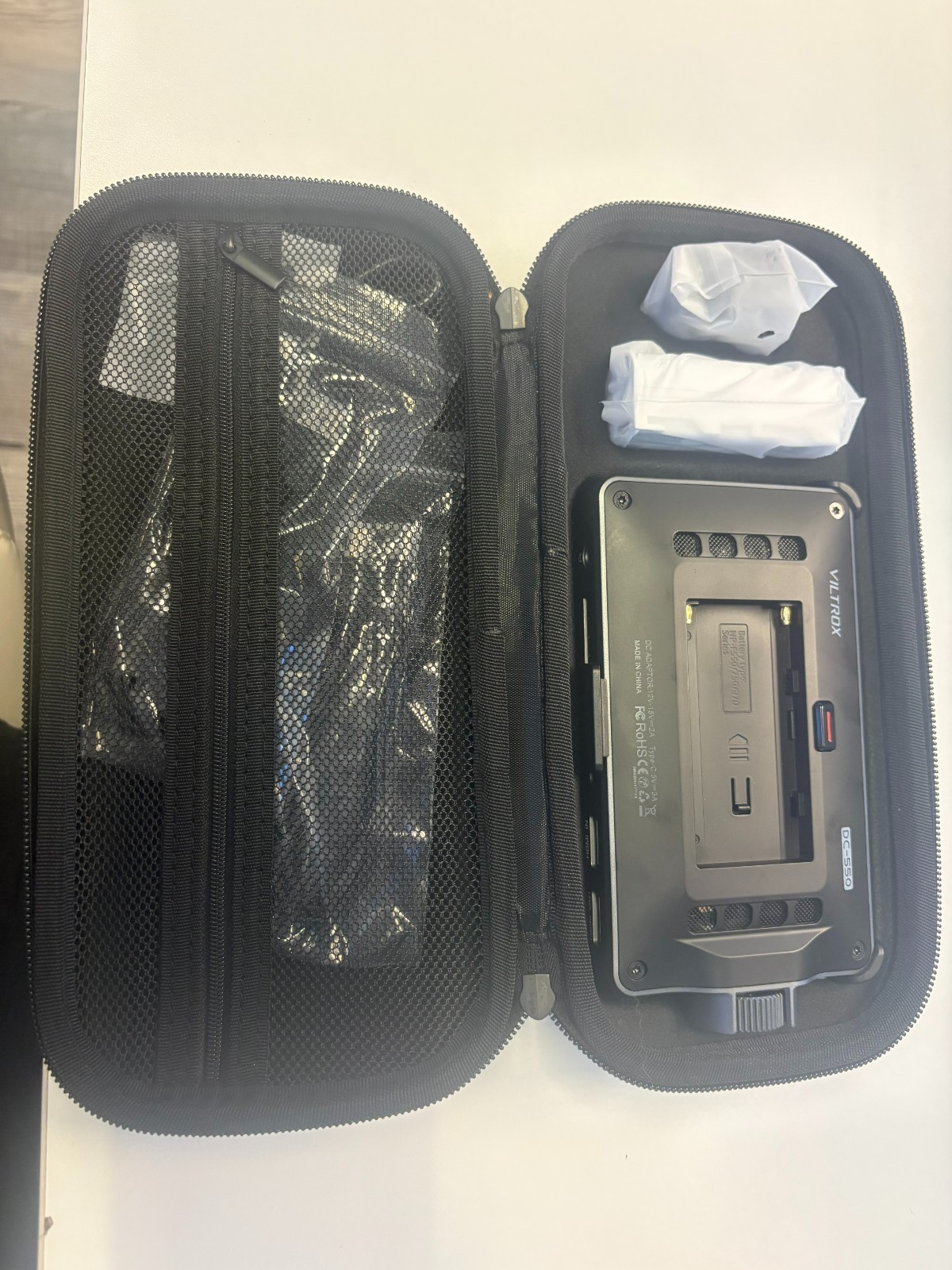 US VILTROX DC-550 Pro 5.5 Inch Touchscreen Camera Field Monitor with battery