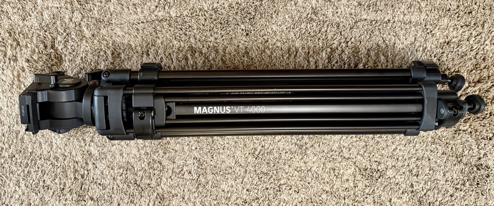 Magnus VT-4000 Tripod System w/  Fluid Head & Carrying Case