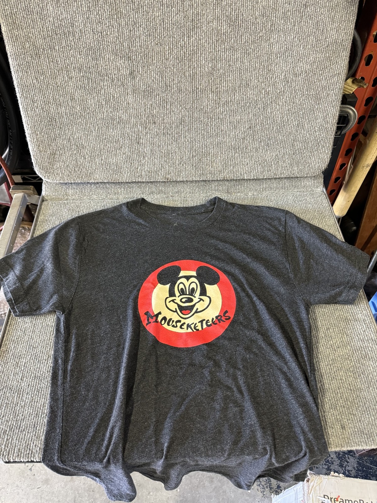 MOUSKETEERS Official Men's Disneyland Mickey Mouse Retro T-shirt Size Small