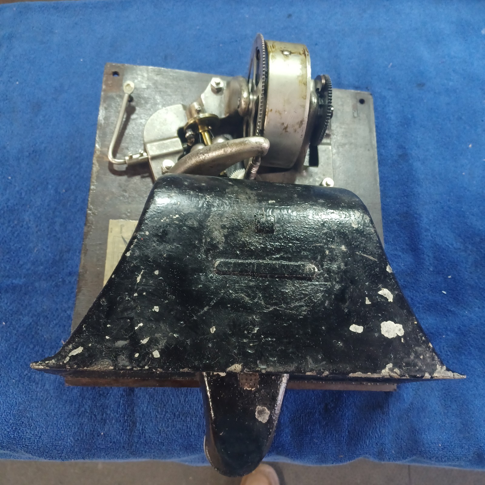 VICTOR VICTROLA VV-50 MOTOR, BOARD AND SPEAKER***MOTOR REBUILT***