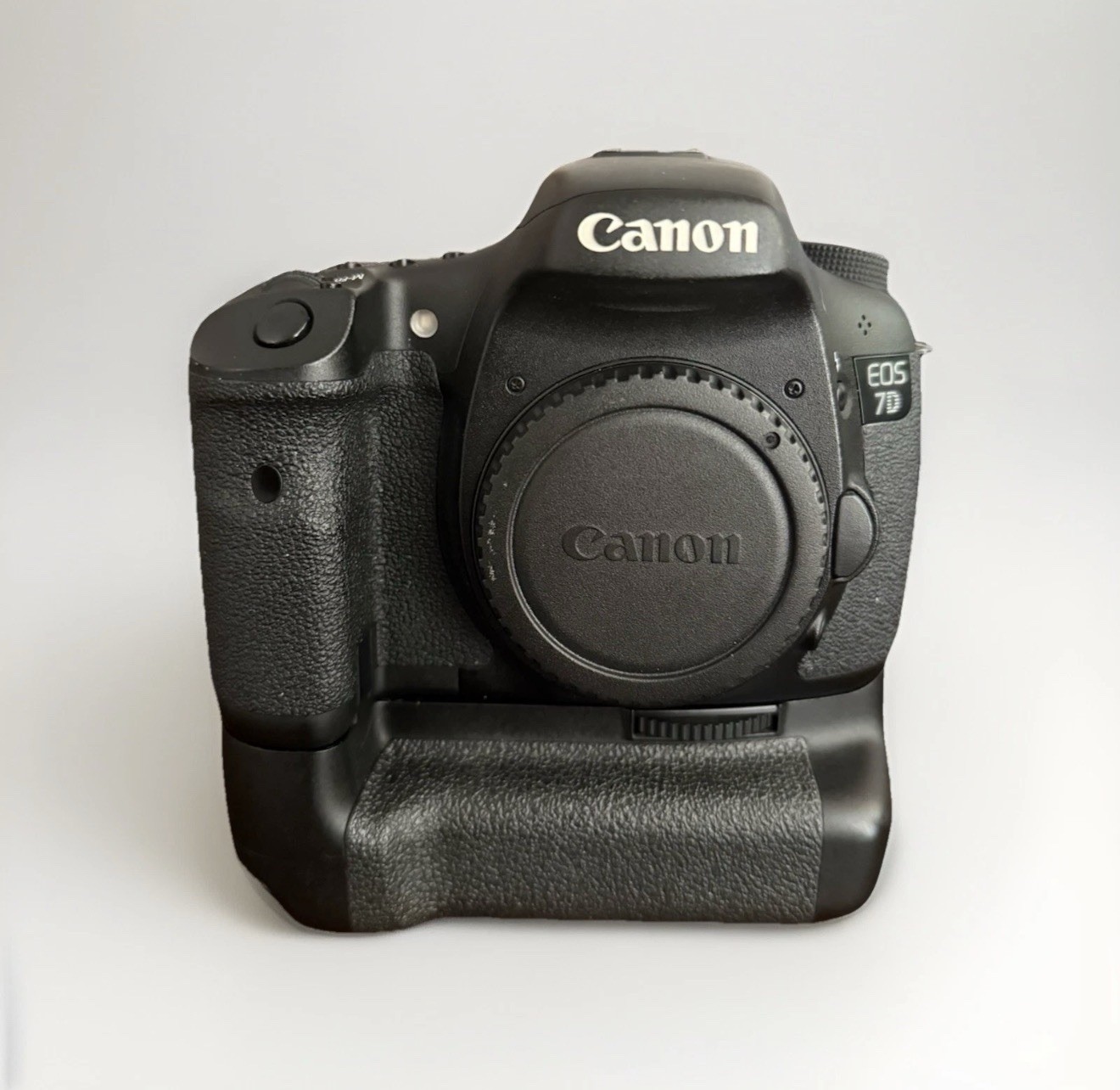 Canon EOS 7D 18MP Camera with BG-E7 Battery Grip Attachment Great Condition