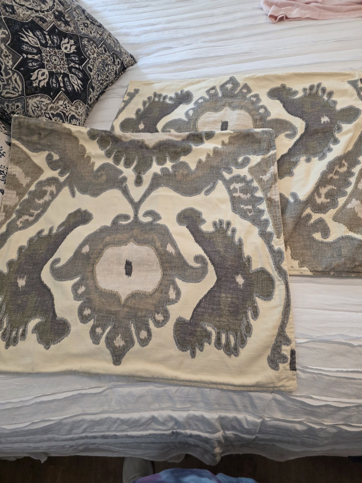 Pottery Barn Hudson Ikat Shams Pillow Covers -2- Neutrals 21 X 23  Great!