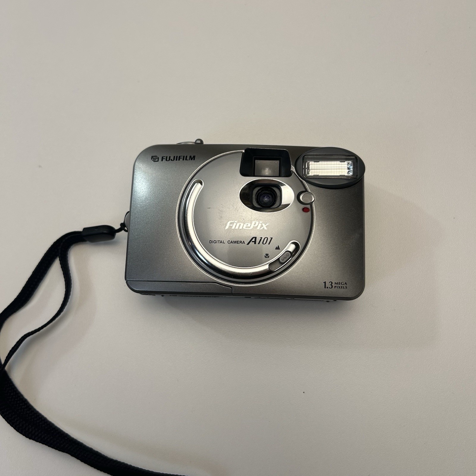 Fujifilm FinePix A Series A101 1.3 MP Digital Camera Silver Tested Working