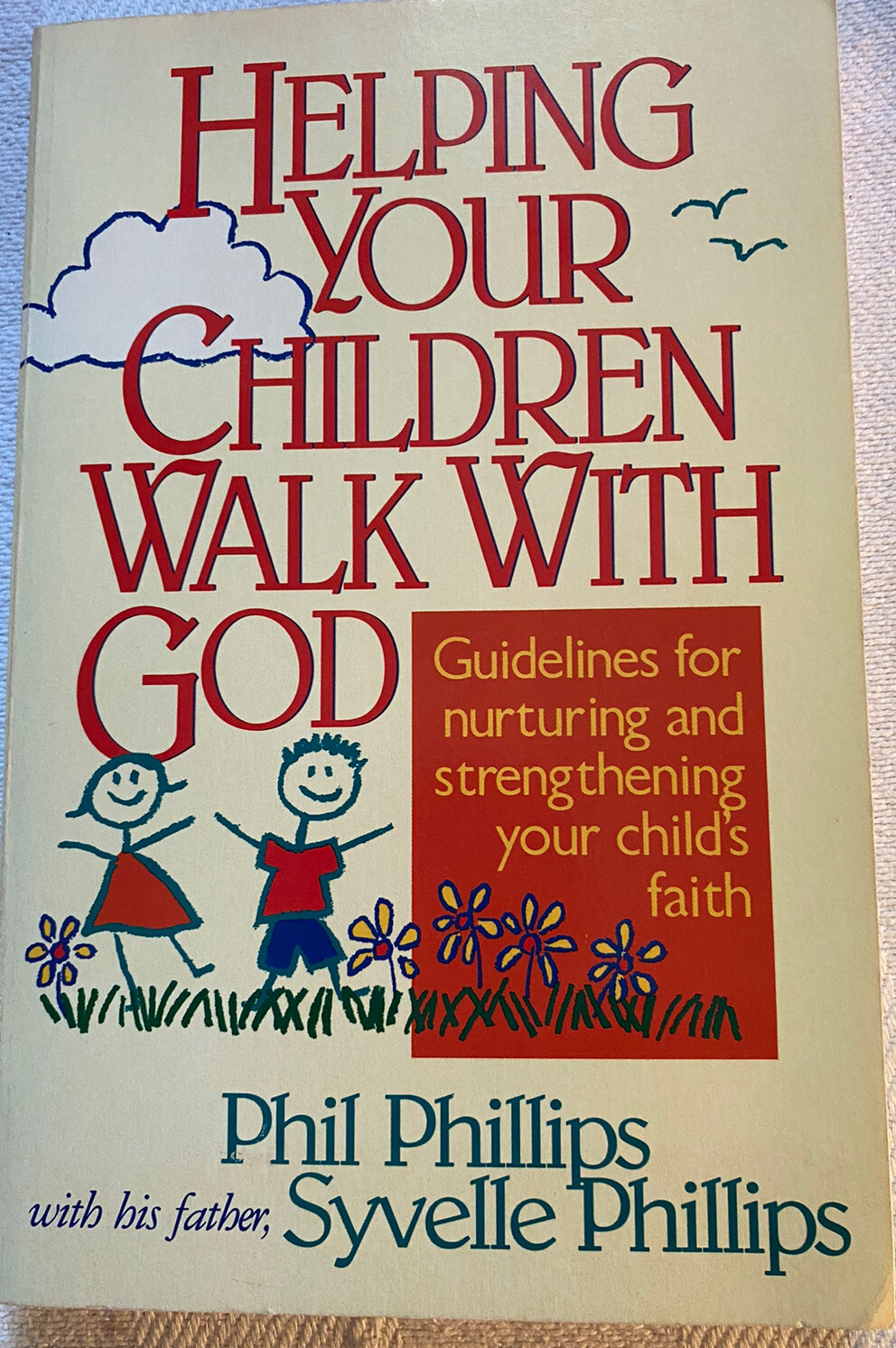 HELPING YOUR CHILDREN WALK WITH GOD by Phil Phillips (FREE SHIPPING)