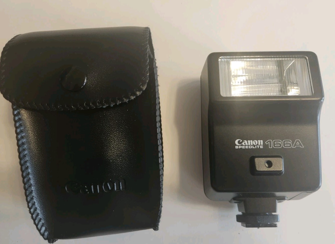 Canon Speedlite 166A Shoe Mount Flash 35MM Film Camera w/Case Vintage