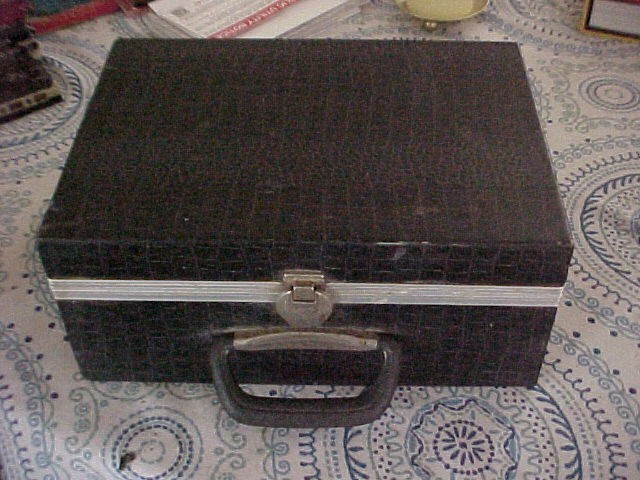 Generic  8-Track Tape Carrying Case 1970's Holds 24 Tapes