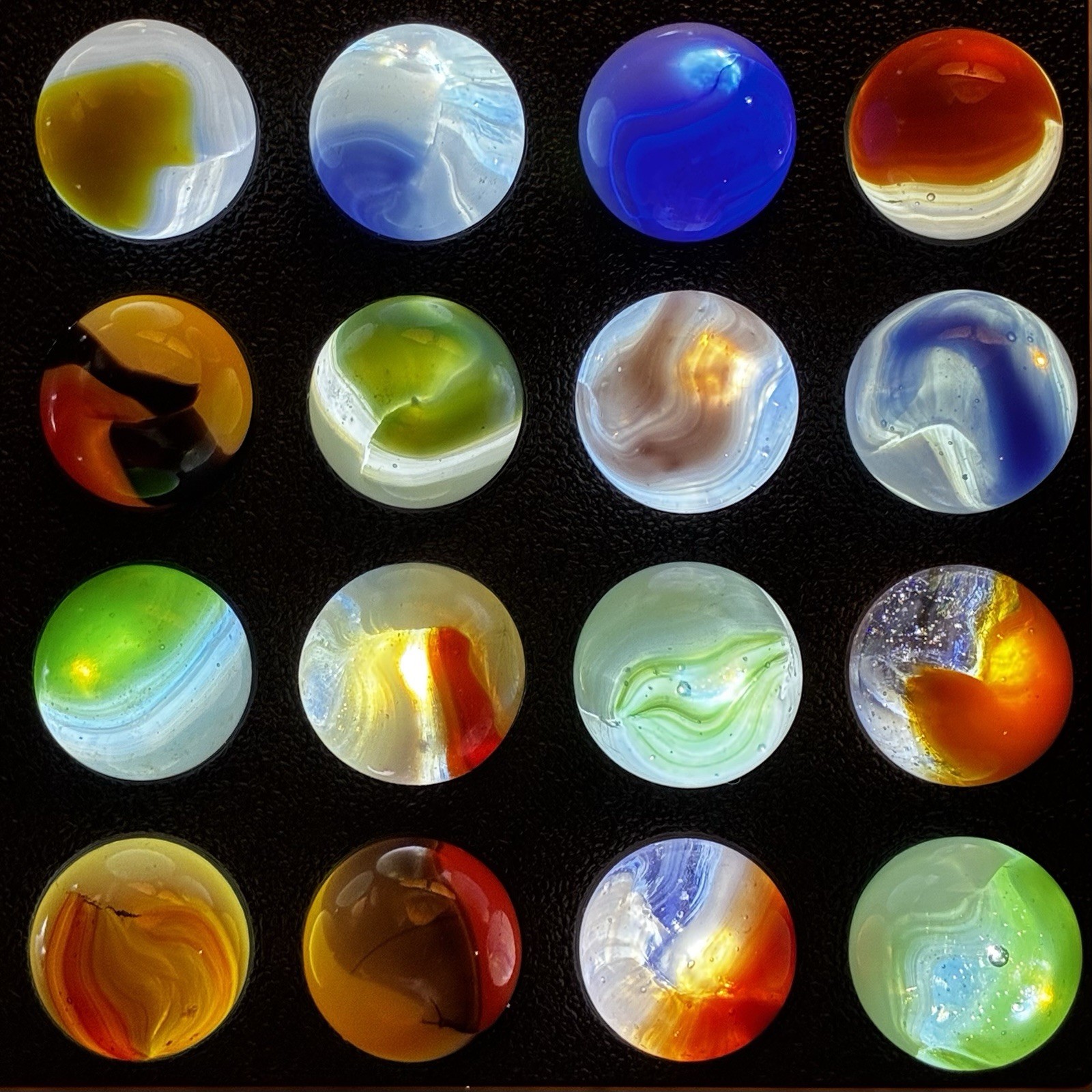 🎲 Sixteen (16) Vitro Conquerors & Patch Marbles - .59-64" - UV - Vintage - (V5)