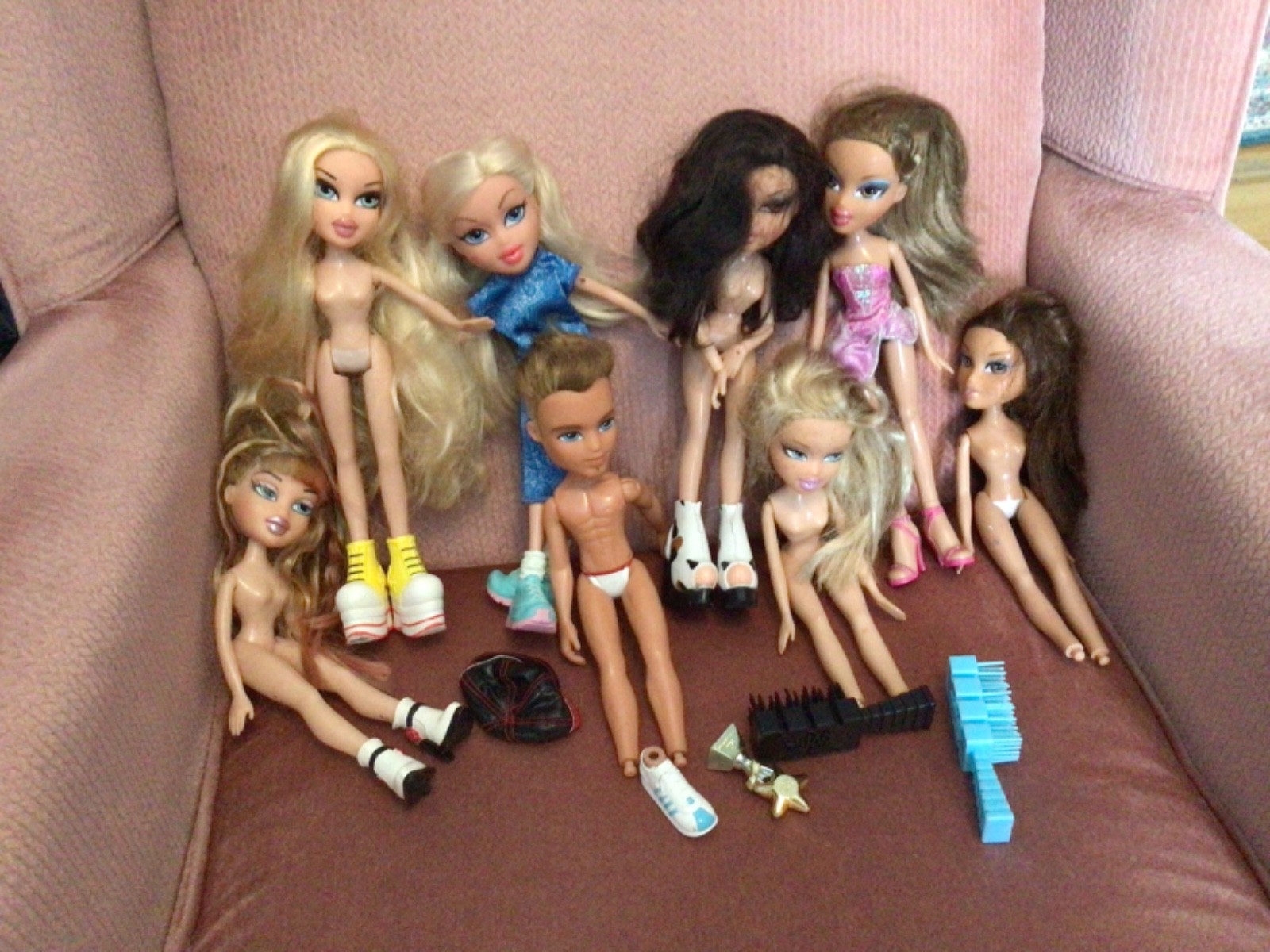 BRATZ DOLLS Girls and Boy ,Vintage Lot some clothes,boots ,brushes