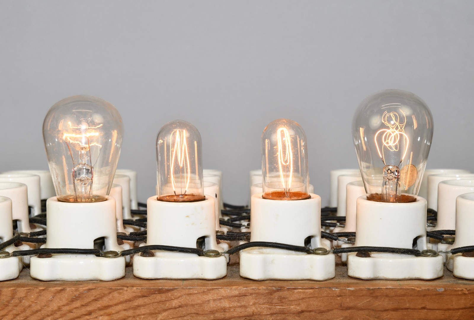 LOT OF 4 SMALL ANTIQUE CLEAR GLASS MEDIUM BASE E26 WORKING LIGHT BULBS!