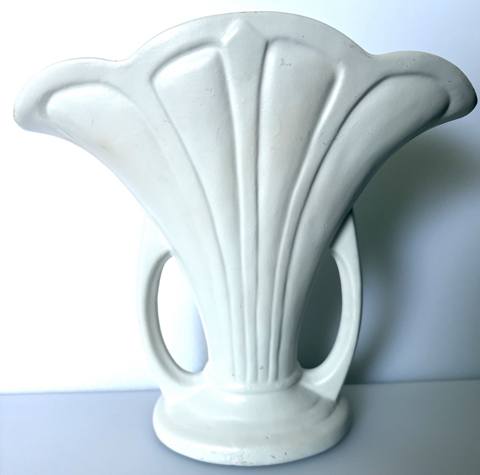 HULL POTTERY Granada Mardi Gras Fan Mid-Century Modern Vase Retro Elegant White