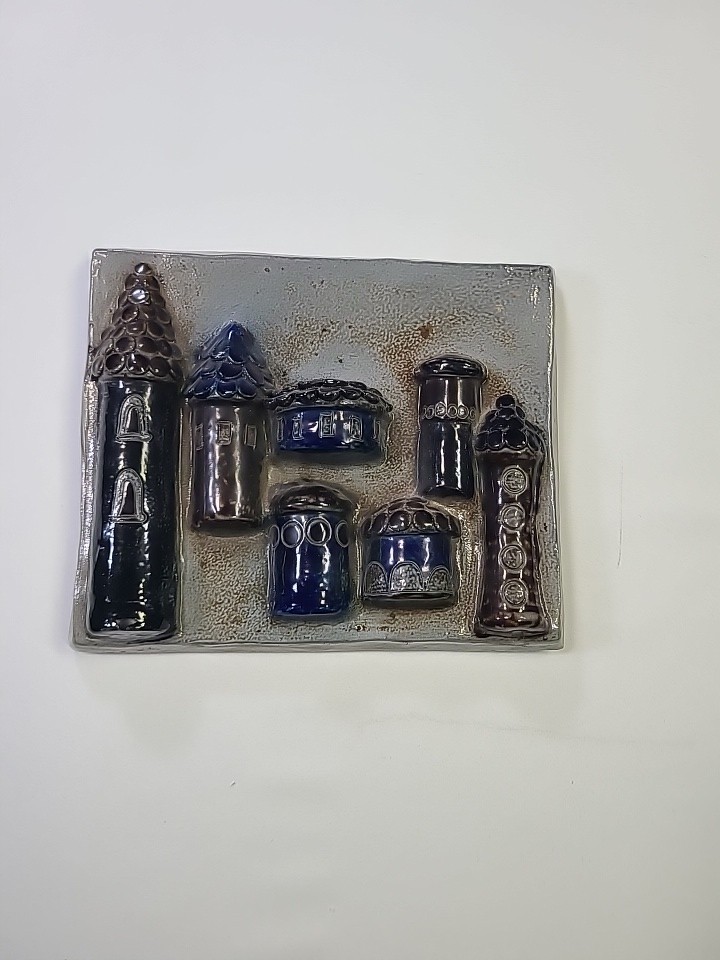 Vintage Ceramic Old Fashioned Wall Plaques Art