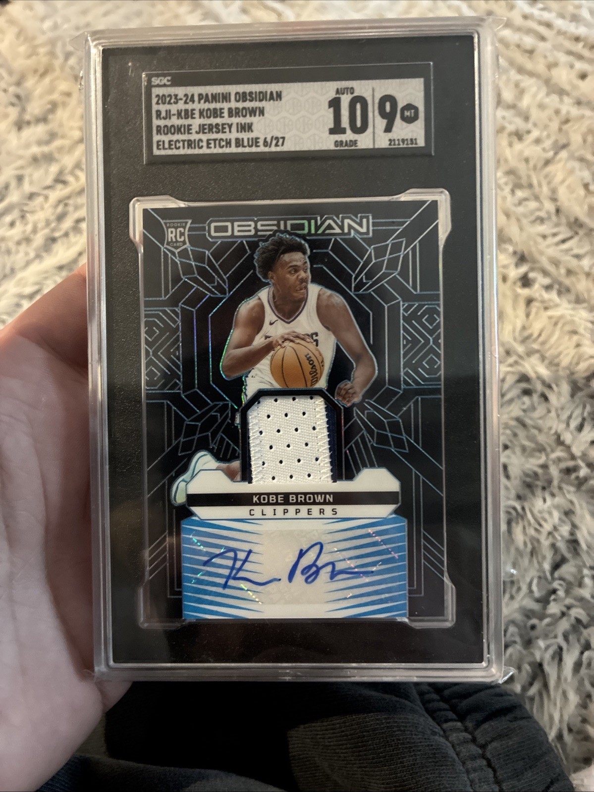 2023-24 Panini Obsidian Rookie Jersey Ink Kobe Brown Electric Etch Blue /27 (AU)