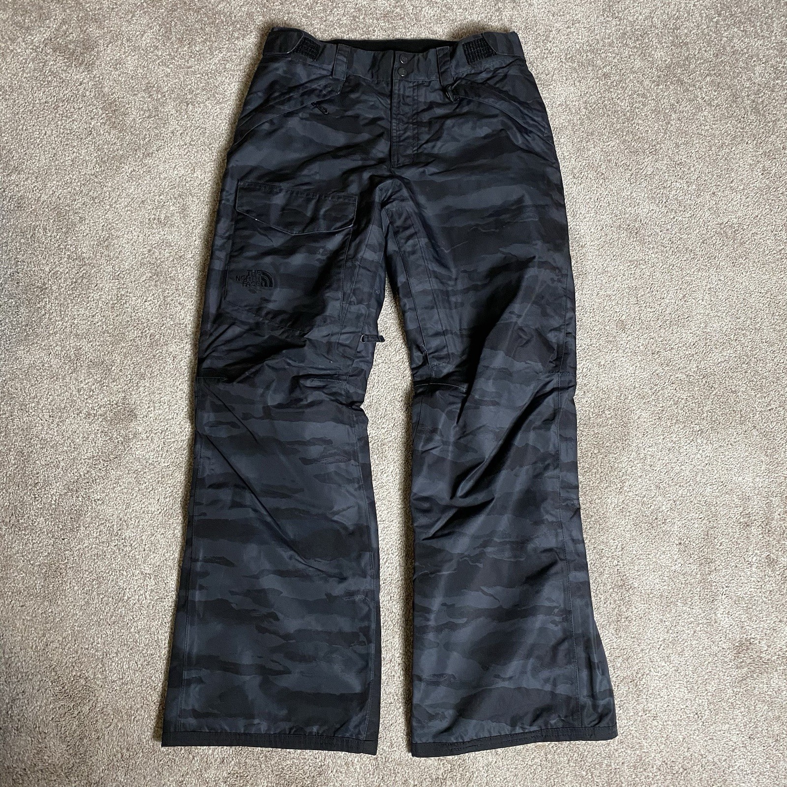 The North Face Men’s Black Camo Cargo Snowboard Snow Ski Pants Small S TNF Pant