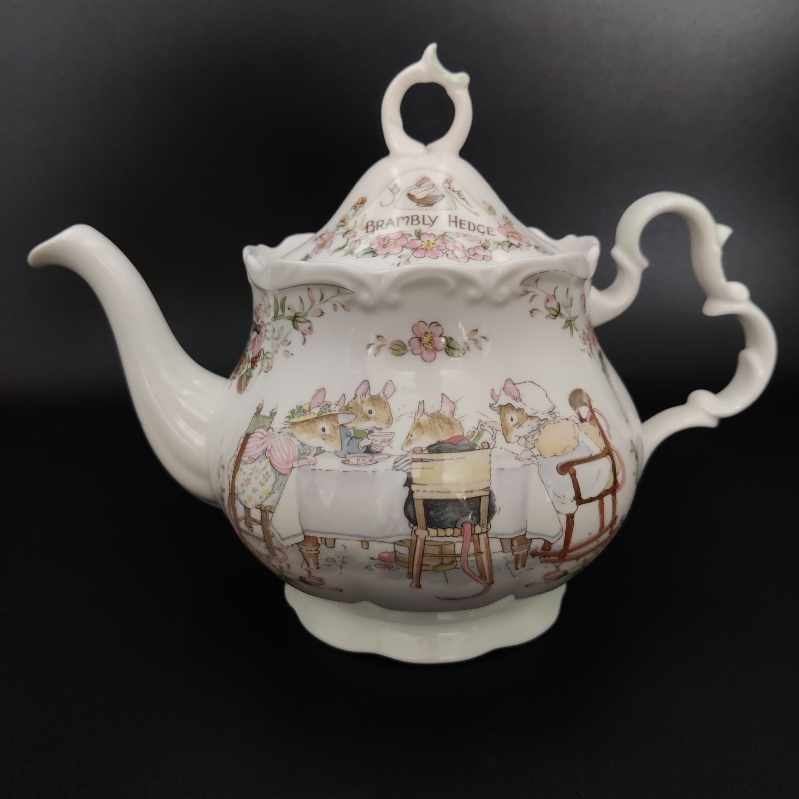 Vintage Royal Doulton Brambly Hedge Bone China Full Size Tea Pot Cracked Spout