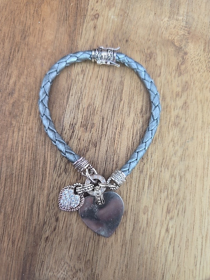 Vintage Silver tone Gray leather bracelet w/silver tone hardware  heart charms 