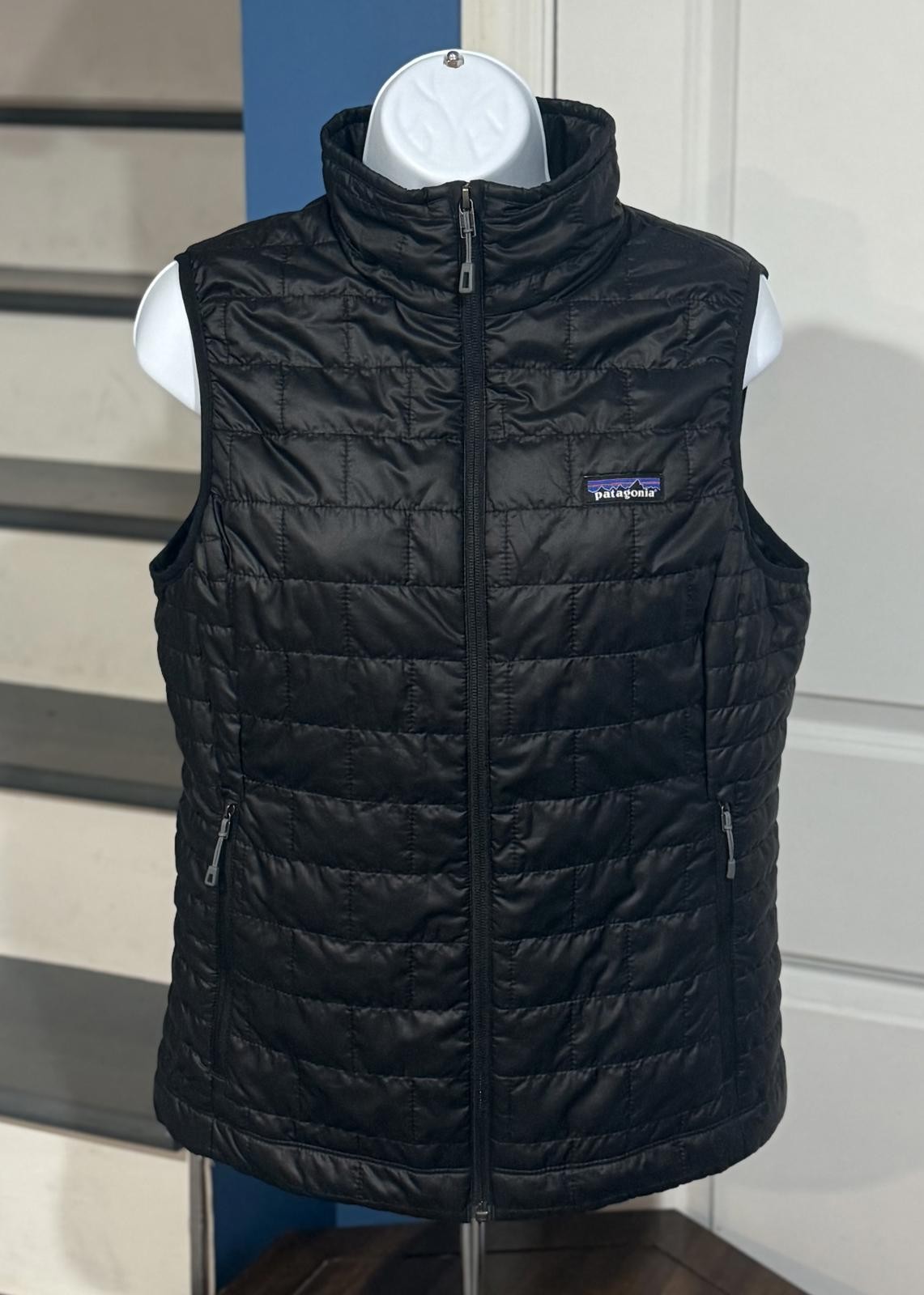 Women's Size Medium Patagonia Nano Puff Insulated Black Vest Full Zip Jacket!