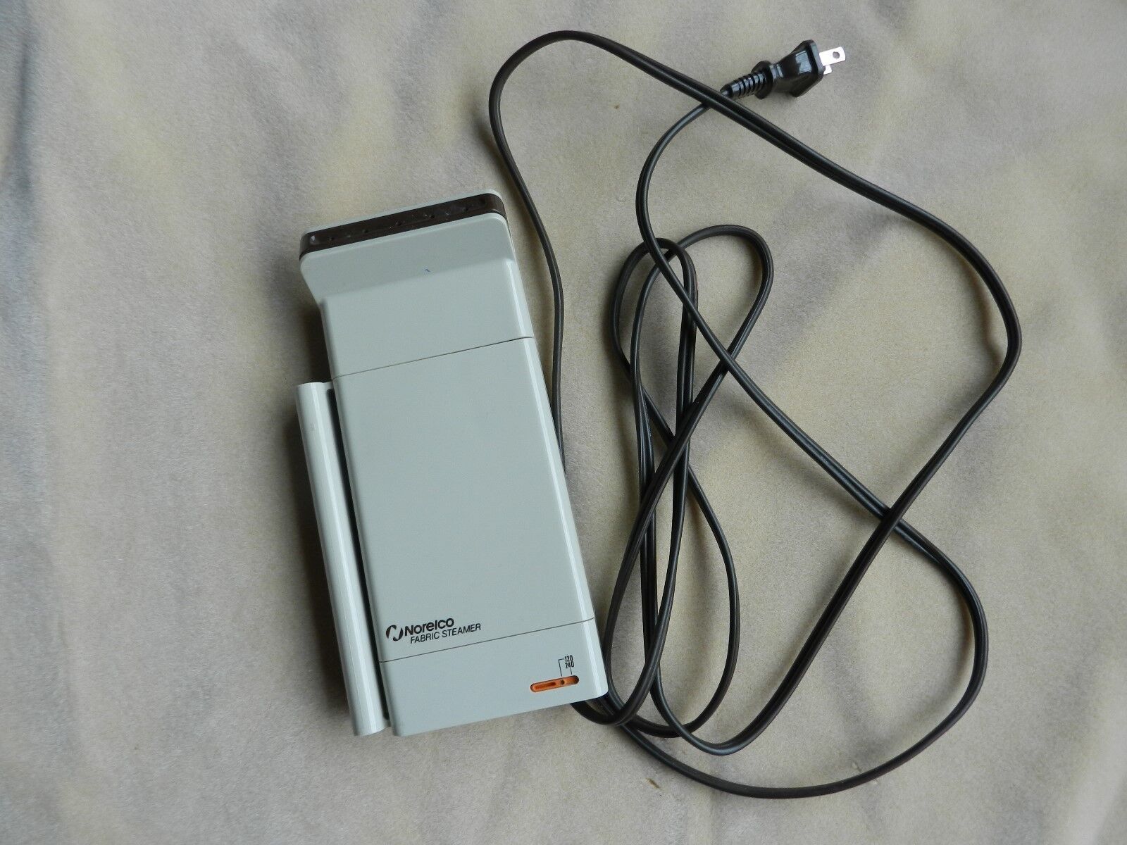 Vintage Norelco Travel Care Fabric Steamer Wrinkle Remover Handheld TS 60