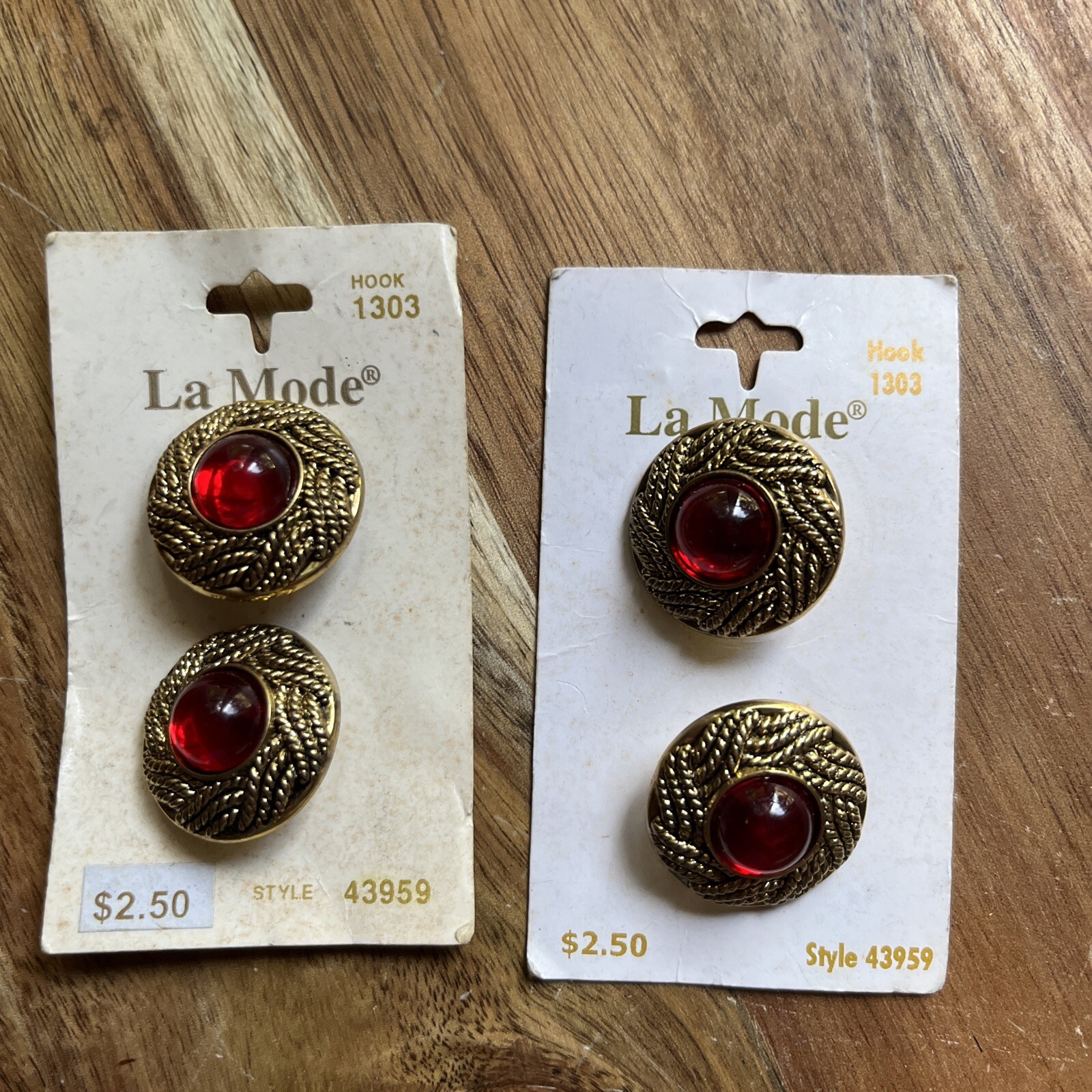 4 Vtg '90's Red  Gold Round Button La Mode 1”  on original cards #43959