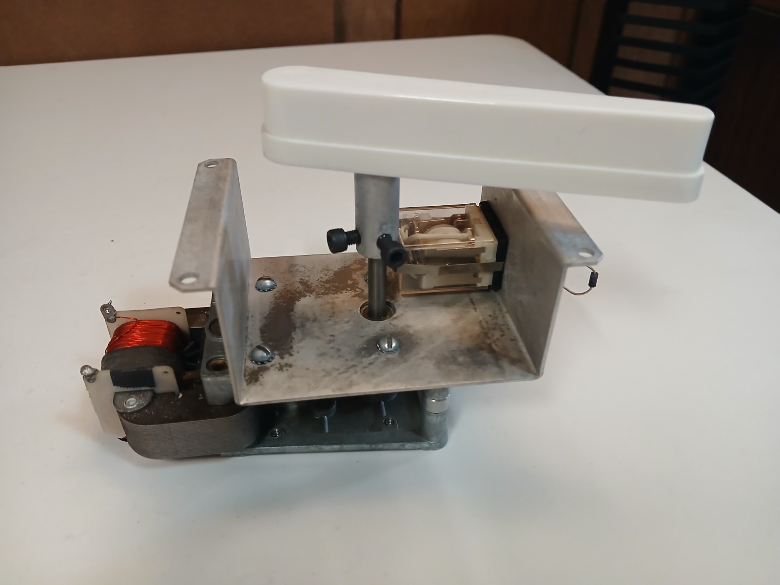 Stern HOT HAND Pinball Large Rotating Flipper Assembly (Motor Working)