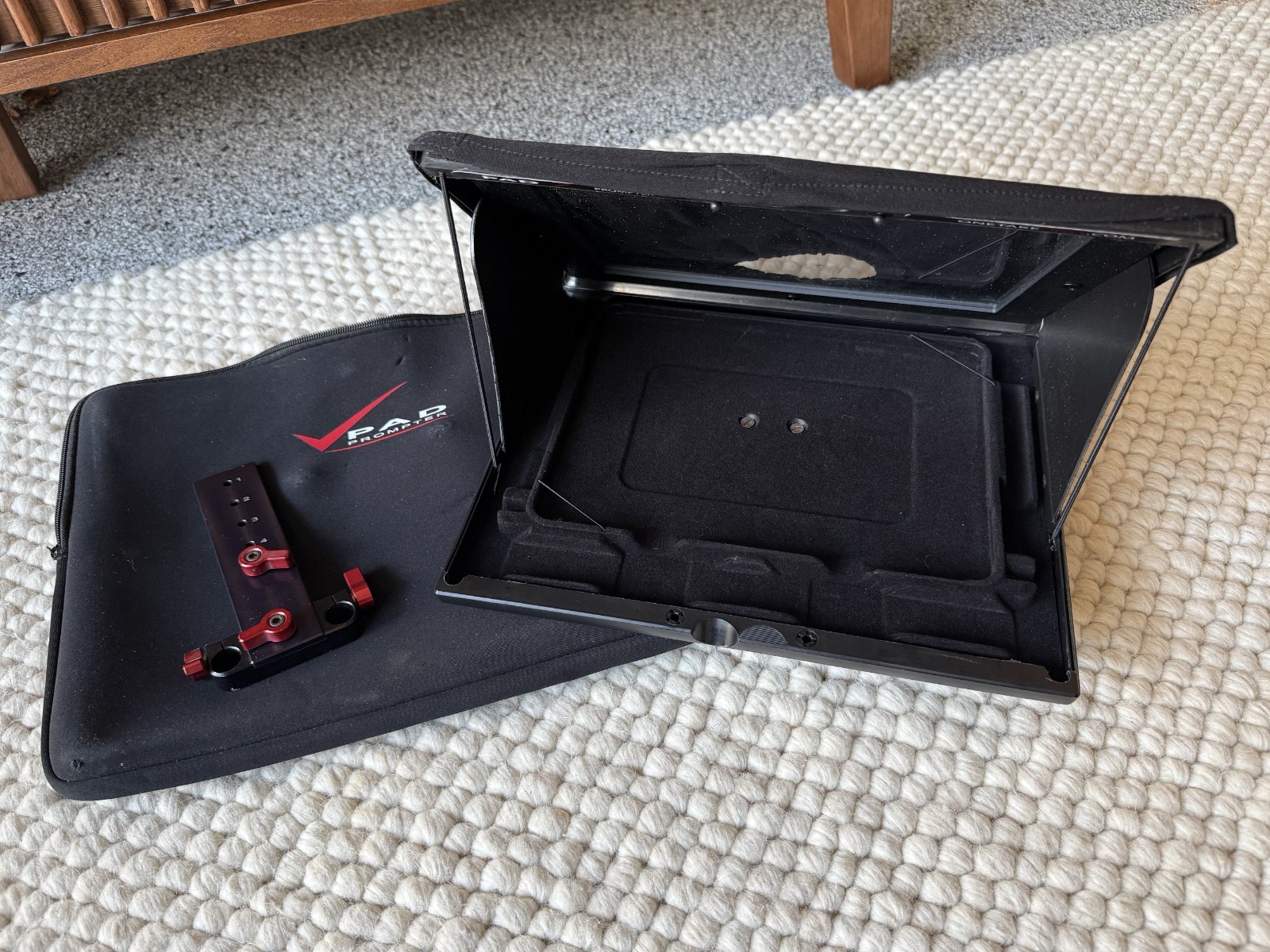 Onetakeonly Pad Prompter Teleprompter Light Stand Mount iPad/Tablet up to 12.9"